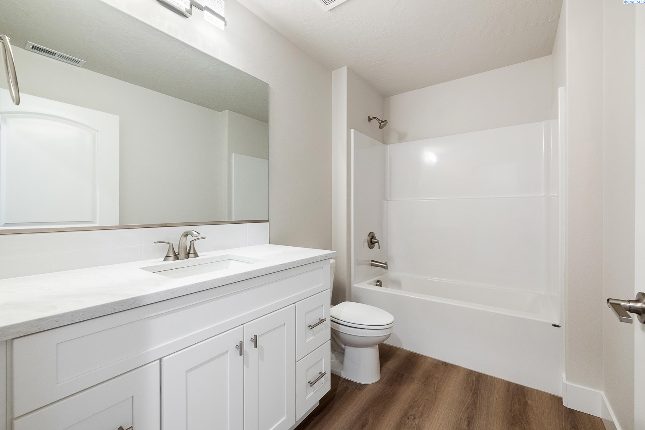 Pasco, Washington, 99301, United States, 4 Bedrooms Bedrooms, ,1 BathroomBathrooms,Residential,For Sale,1874213