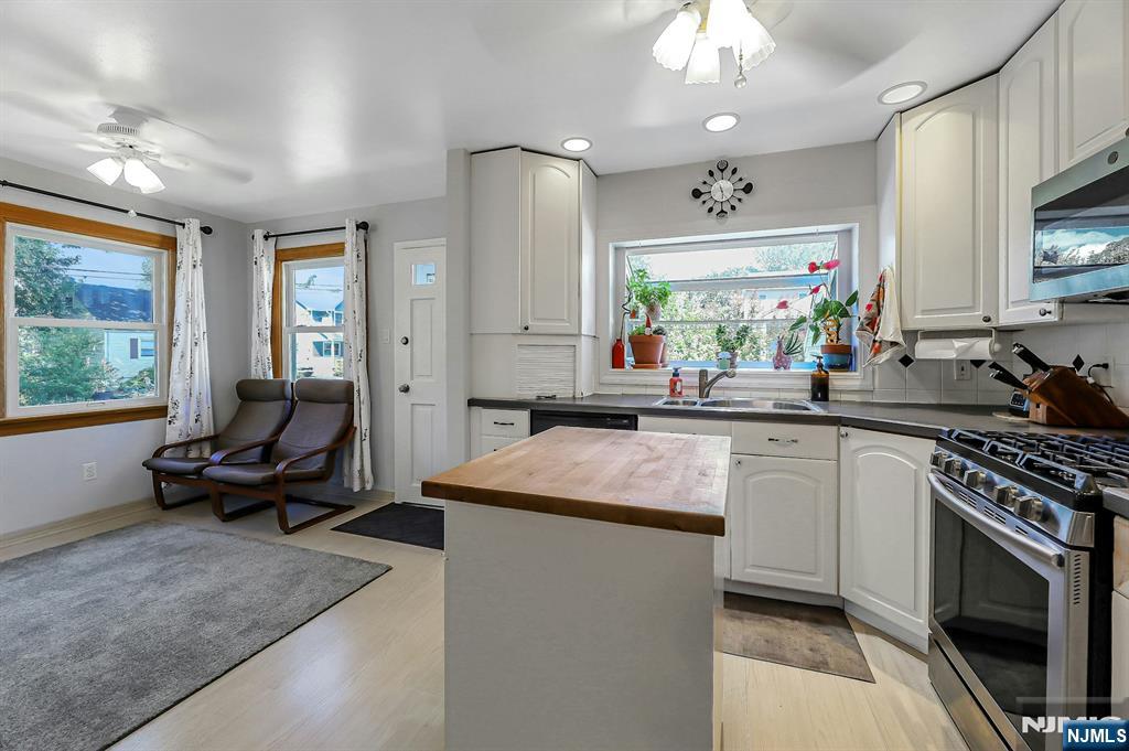 Fair Lawn, New Jersey, 07410, United States, 4 Bedrooms Bedrooms, ,2 BathroomsBathrooms,Residential,For Sale,1940655