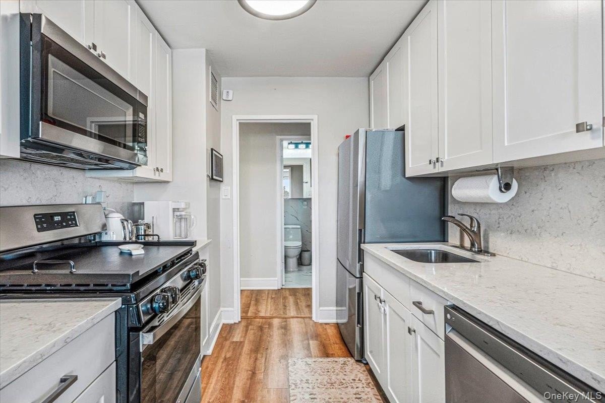 Bayside, New York, 11360, United States, 2 Bedrooms Bedrooms, ,2 BathroomsBathrooms,Residential,For Sale,2049327