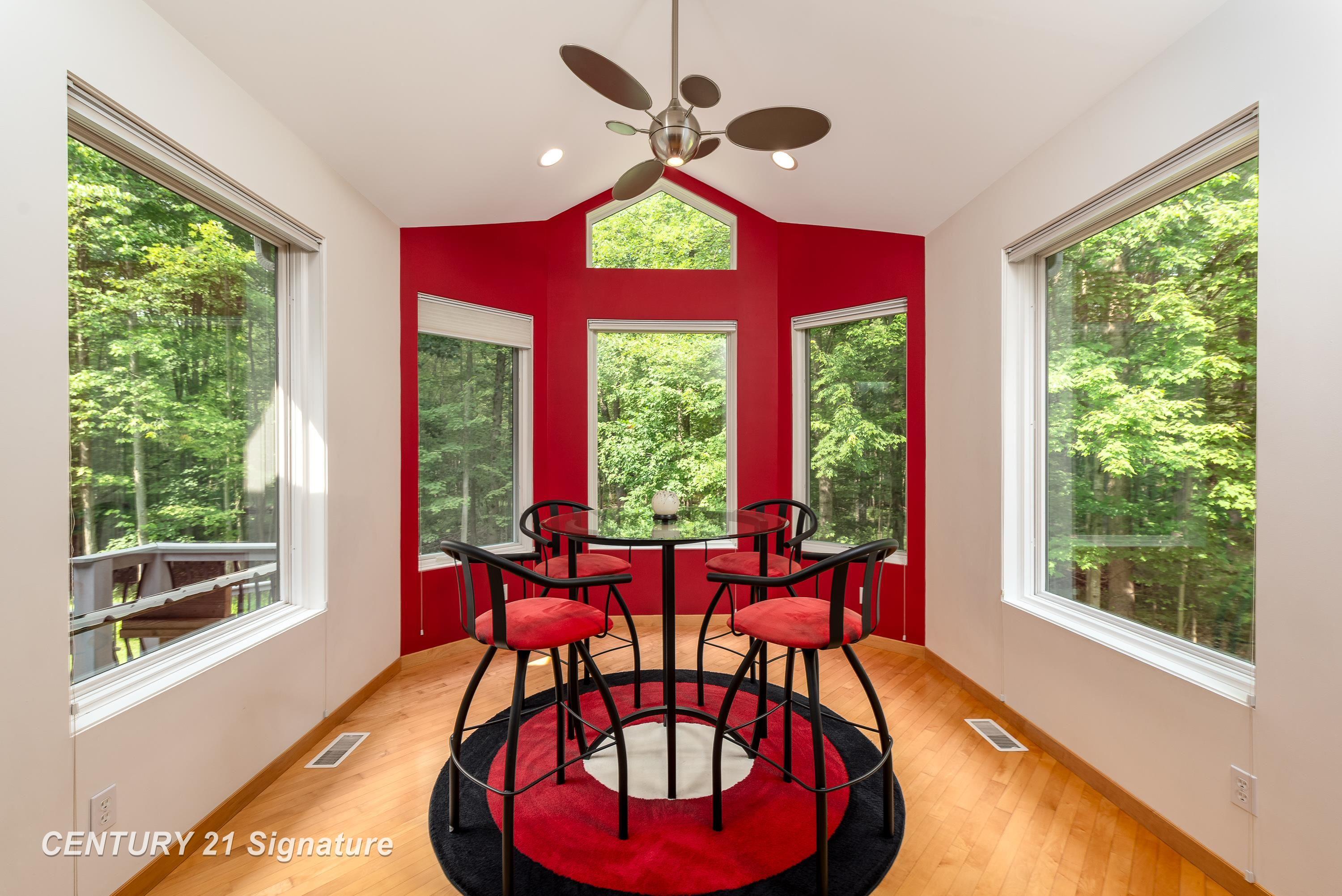 Midland, Michigan, 48642, United States, 4 Bedrooms Bedrooms, ,5 BathroomsBathrooms,Residential,For Sale,2019311