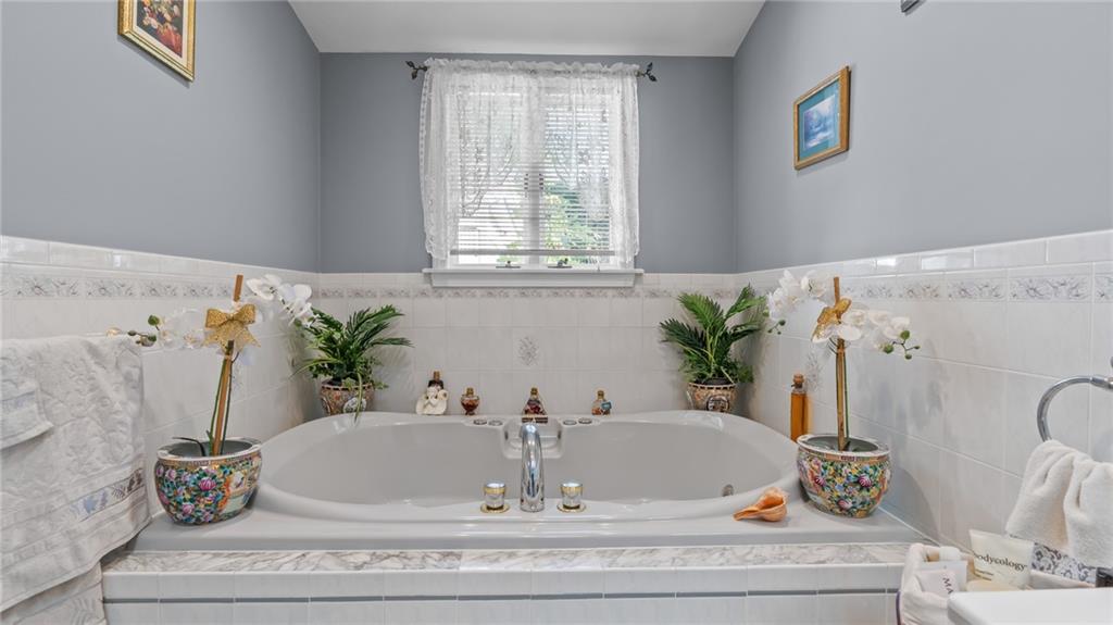 Barrington, Rhode Island, 02806, United States, 3 Bedrooms Bedrooms, ,3 BathroomsBathrooms,Residential,For Sale,2012853