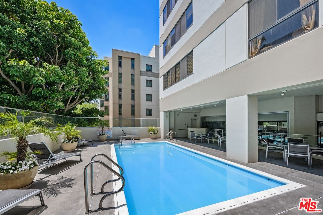 Los Angeles, California, 90024, United States, 2 Bedrooms Bedrooms, ,2 BathroomsBathrooms,Residential,For Sale,1901697