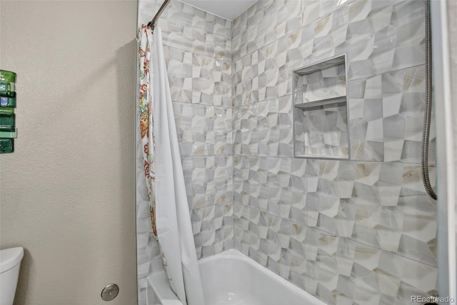 Littleton, Colorado, 80125, United States, 4 Bedrooms Bedrooms, ,3 BathroomsBathrooms,Residential,For Sale,1940940