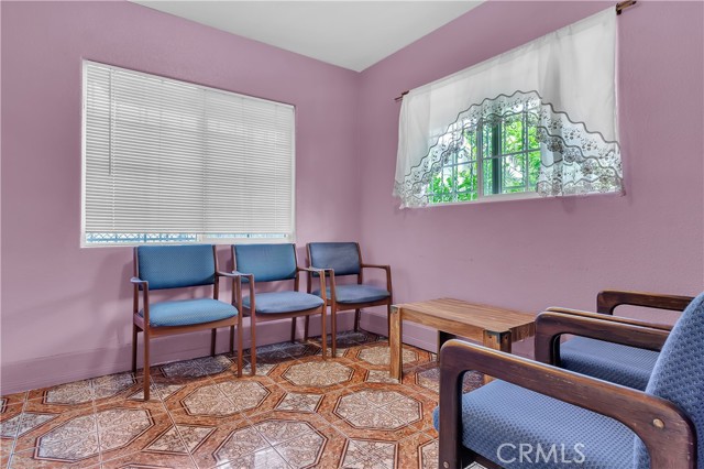 Los Angeles, California, 90062, United States, 5 Bedrooms Bedrooms, ,Residential,For Sale,1975907