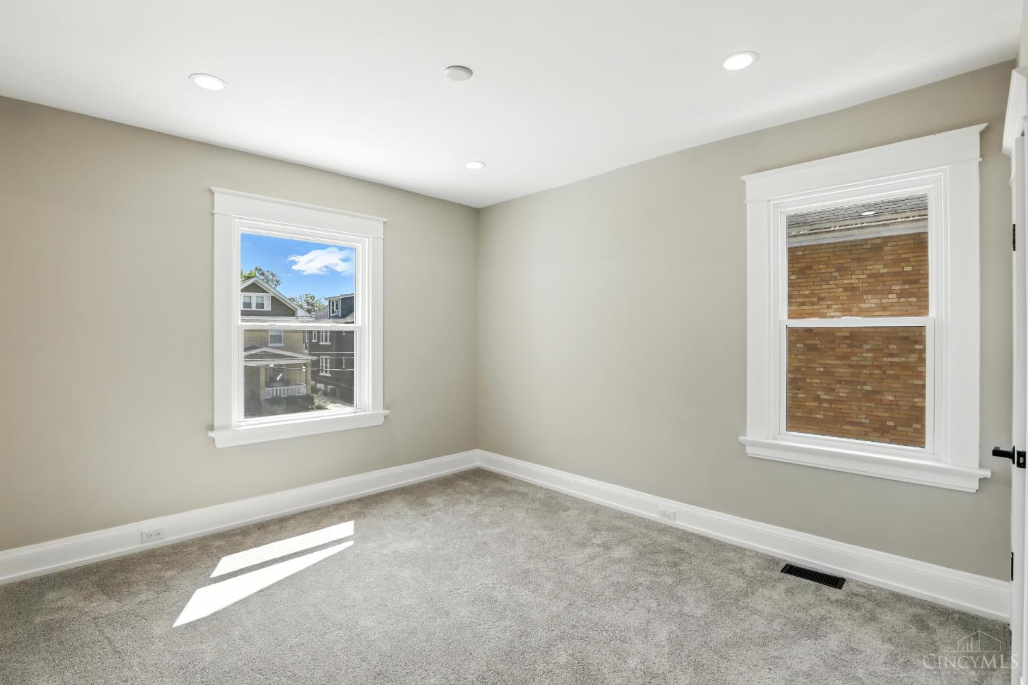 Cincinnati, Ohio, 45209, United States, 3 Bedrooms Bedrooms, ,3 BathroomsBathrooms,Residential,For Sale,1908402