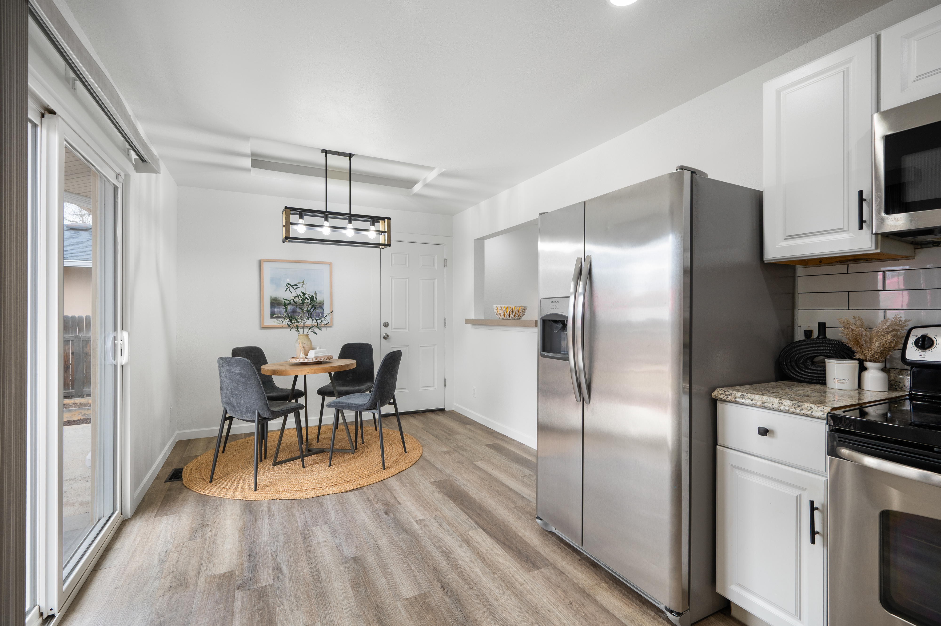  Beautifully Updated Tri-Level Home in Montbello - 物件實景