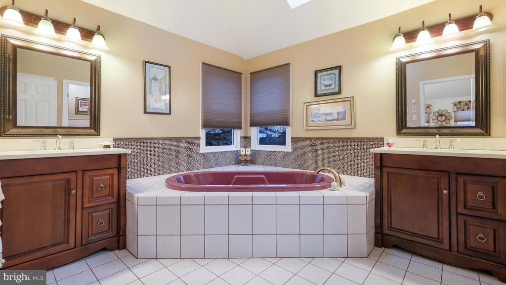 Huntingdon Valley, Pennsylvania, 19006, United States, 4 Bedrooms Bedrooms, ,4 BathroomsBathrooms,Residential,For Sale,1992077