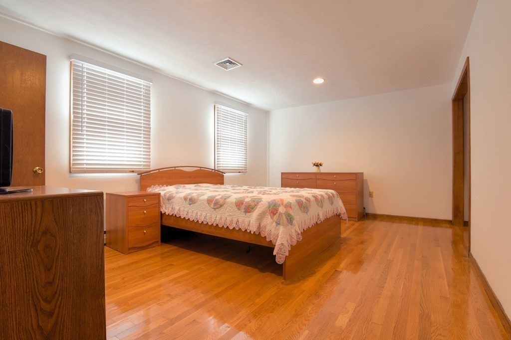 20 Fairview St, Quincy, Massachusetts, 02169, United States, 5 Bedrooms Bedrooms, ,4 BathroomsBathrooms,Residential,For Sale,20 Fairview St,1010542