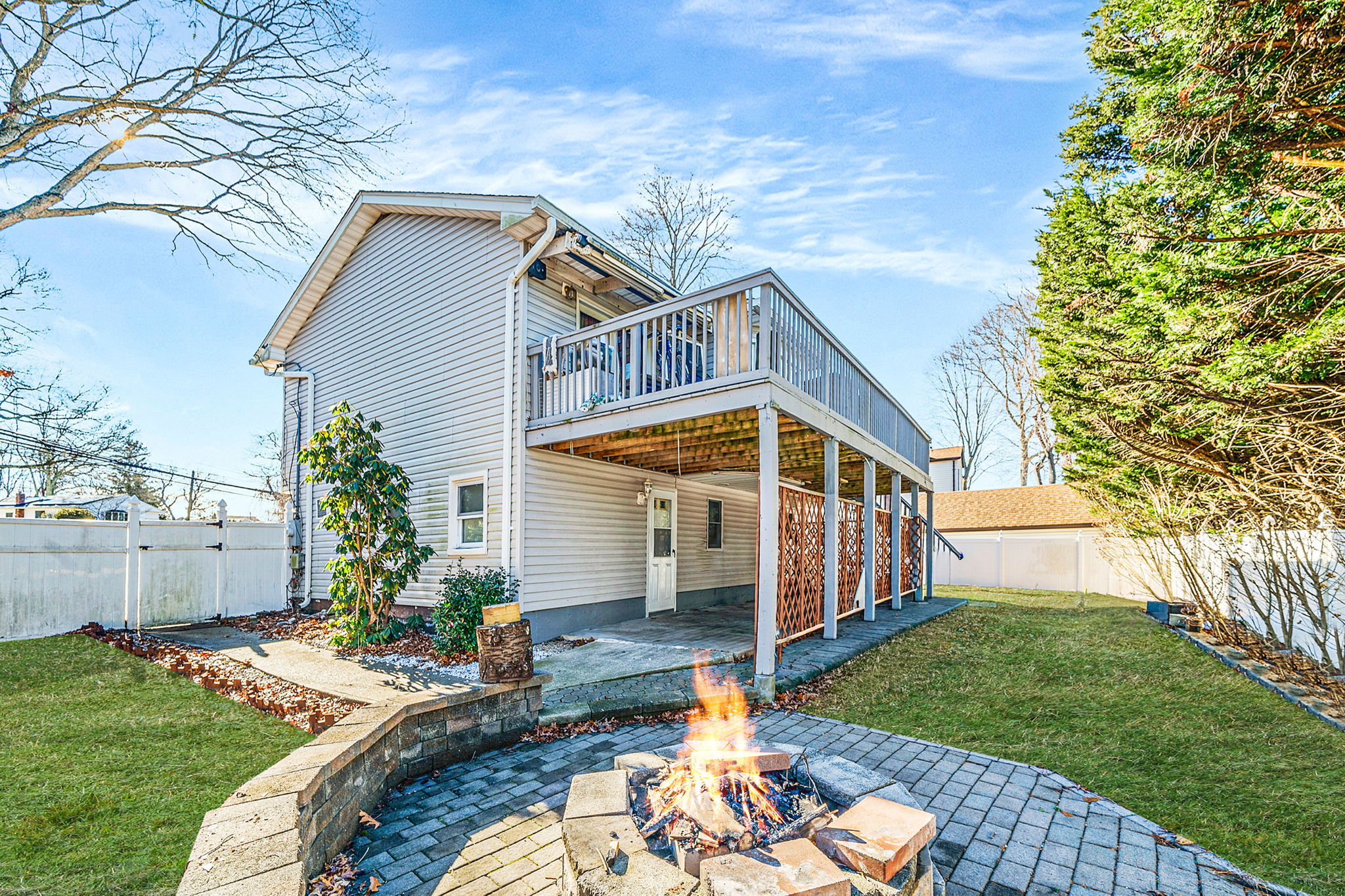 Ronkonkoma, New York, 11779, United States, 4 Bedrooms Bedrooms, ,2 BathroomsBathrooms,Residential,For Sale,2009312