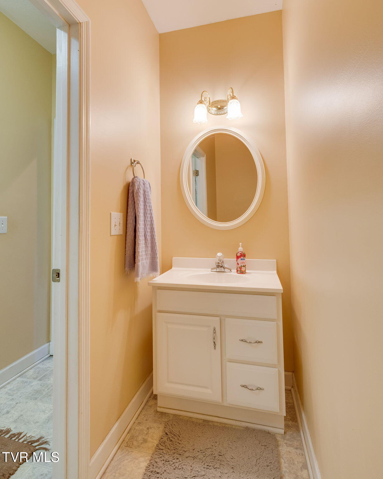 Johnson City, Tennessee, 37601, United States, 5 Bedrooms Bedrooms, ,4 BathroomsBathrooms,Residential,For Sale,2005750