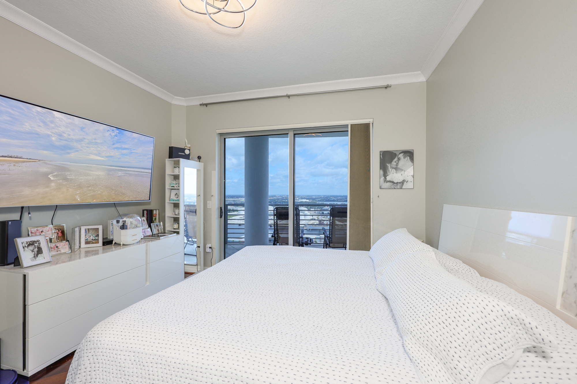 Tampa, Florida, 33602, United States, 3 Bedrooms Bedrooms, ,3 BathroomsBathrooms,Residential,For Sale,1982527