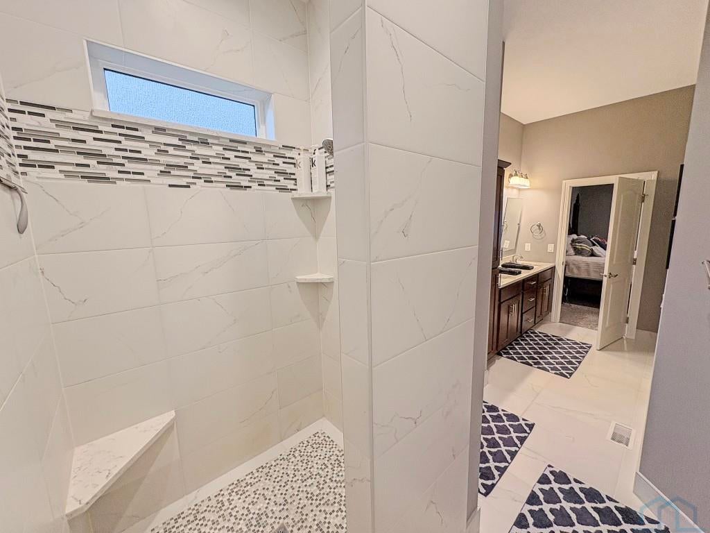 Dakota Dunes, South Dakota, 57049, United States, 5 Bedrooms Bedrooms, ,3 BathroomsBathrooms,Residential,For Sale,2012063