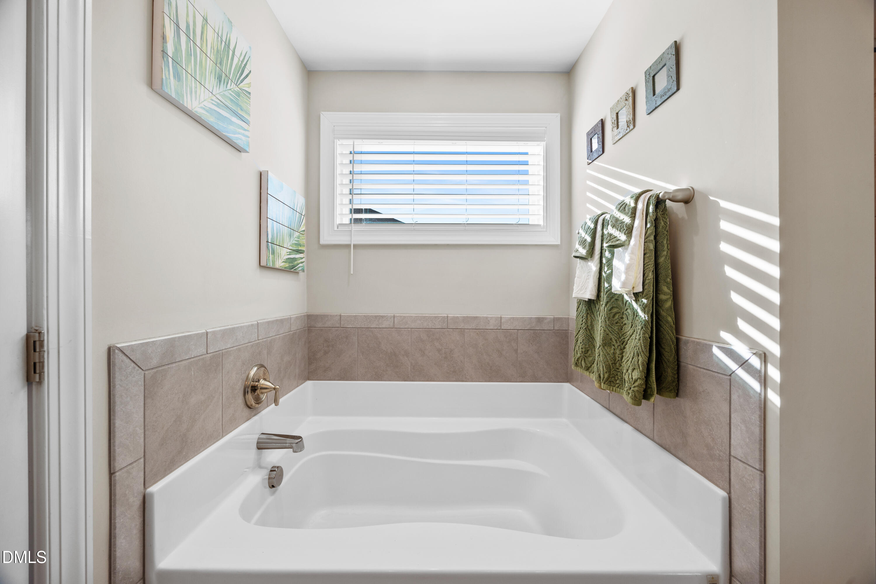 Fuquay Varina, North Carolina, 27526, United States, 5 Bedrooms Bedrooms, ,4 BathroomsBathrooms,Residential,For Sale,1990818