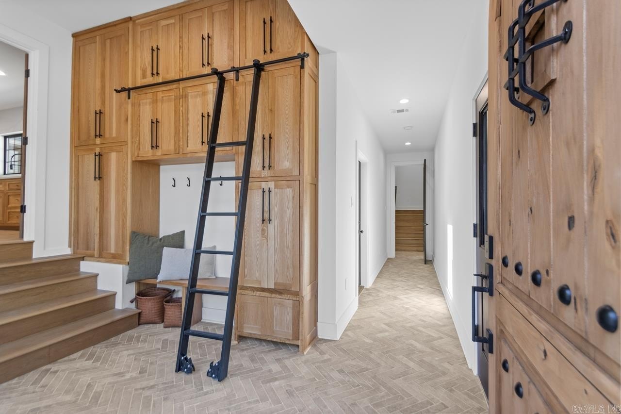 Alexander, Arkansas, 72002, United States, 6 Bedrooms Bedrooms, ,4 BathroomsBathrooms,Residential,For Sale,1986136