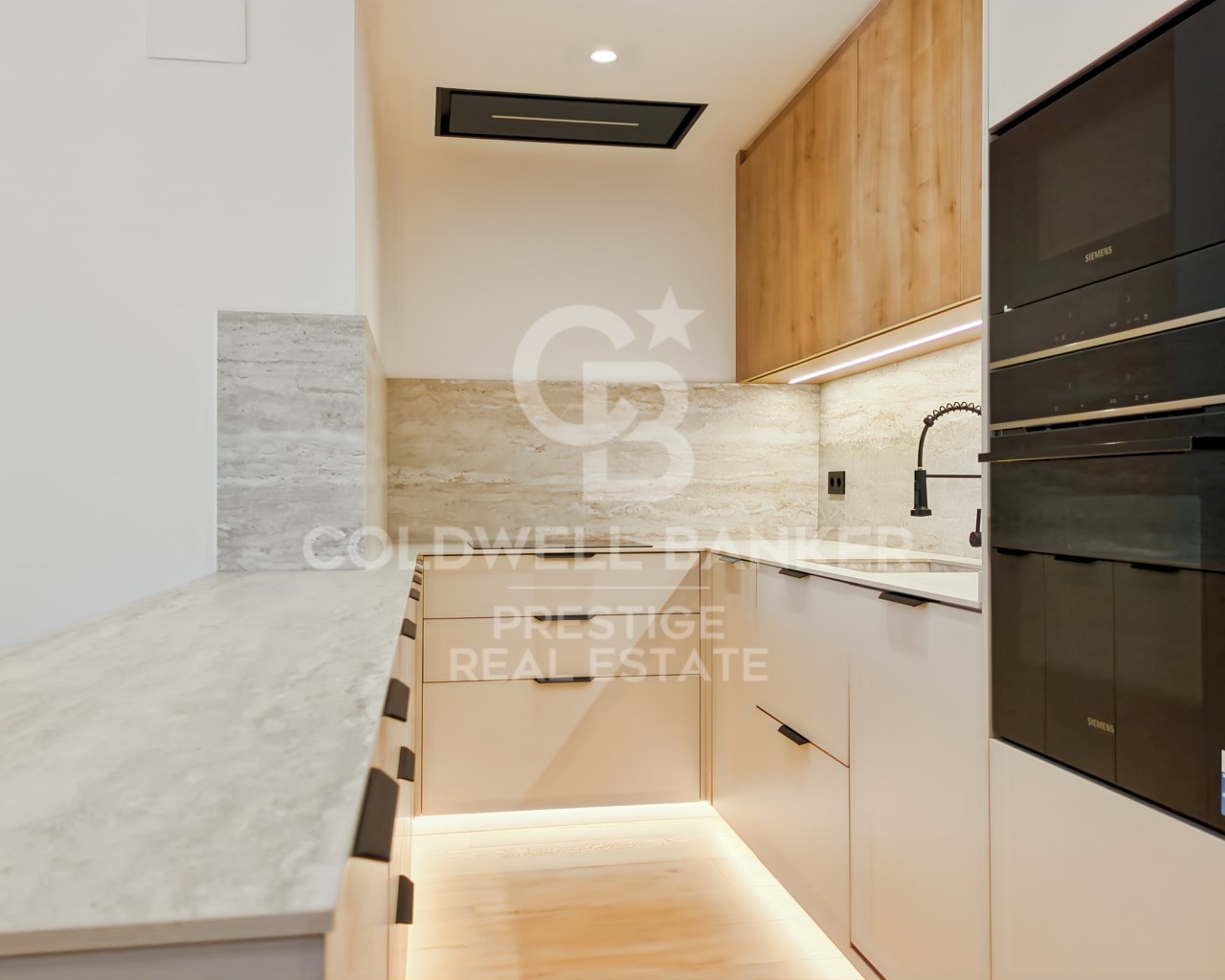 Barcelona, Catalonia, ES, 4 Bedrooms Bedrooms, ,2 BathroomsBathrooms,Residential,For Sale,1708054