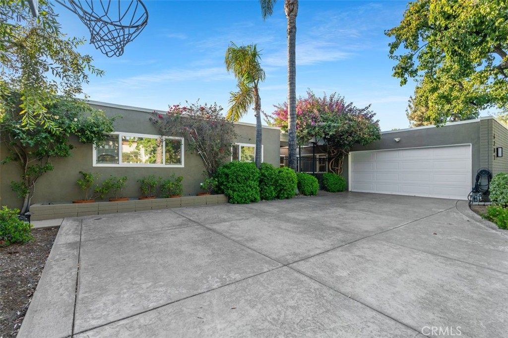 Woodland Hills, California, 91367, United States, 5 Bedrooms Bedrooms, ,3 BathroomsBathrooms,Residential,For Sale,1907450