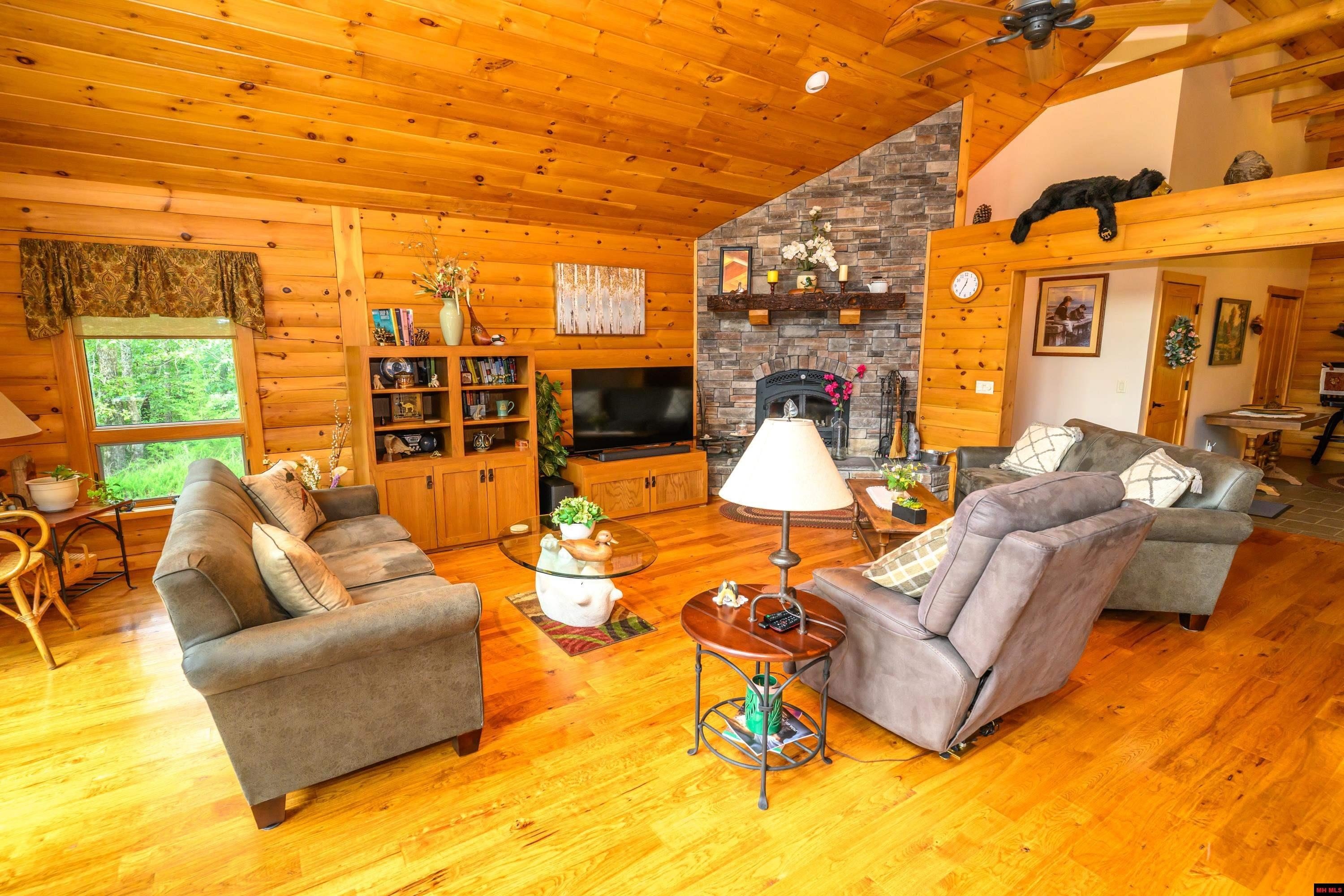 Mountain Home, Arkansas, 72653, United States, 3 Bedrooms Bedrooms, ,3 BathroomsBathrooms,Residential,For Sale,1895222
