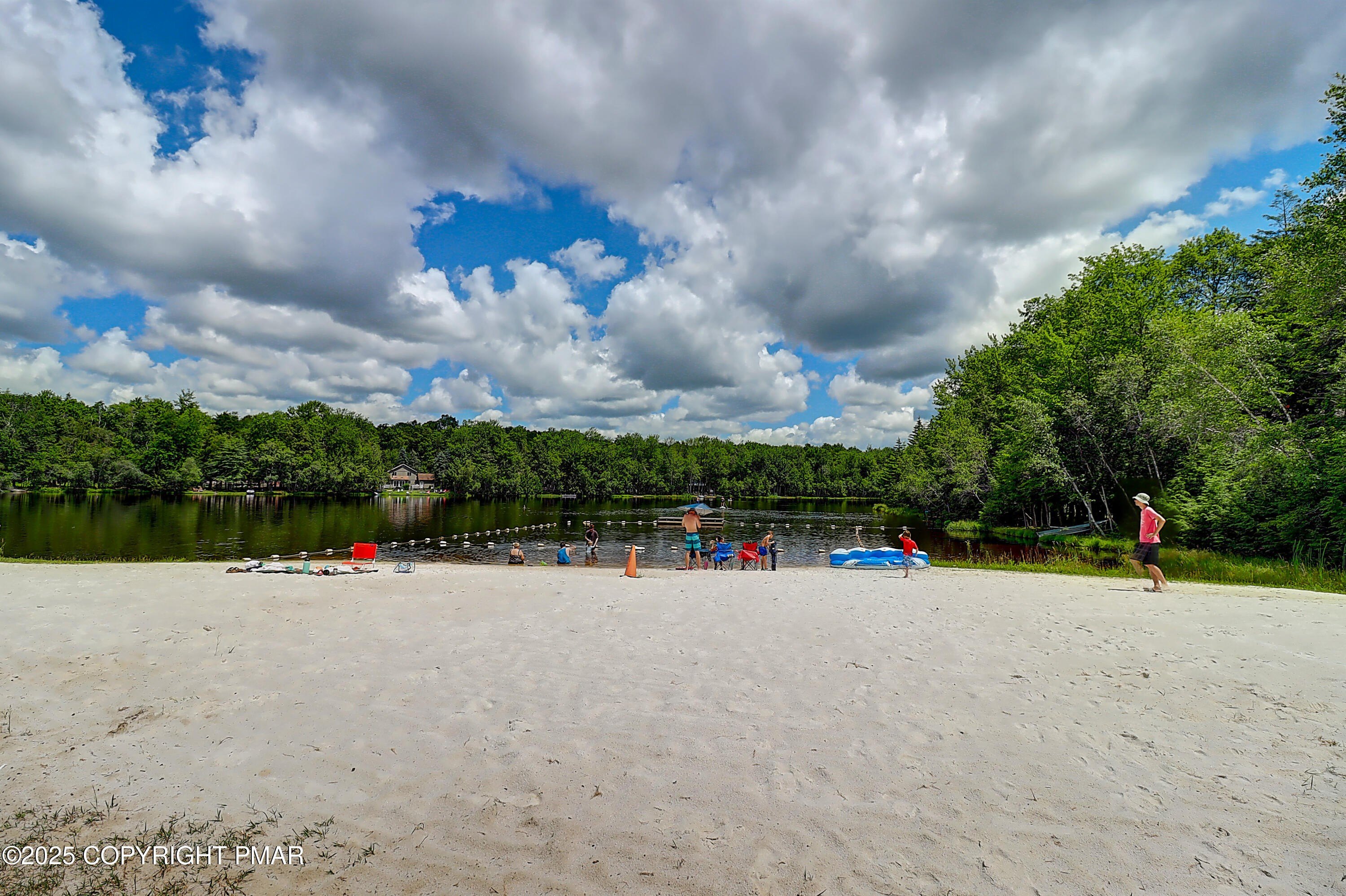 Blakeslee, Pennsylvania, 18610, United States, 4 Bedrooms Bedrooms, ,4 BathroomsBathrooms,Residential,For Sale,1982561