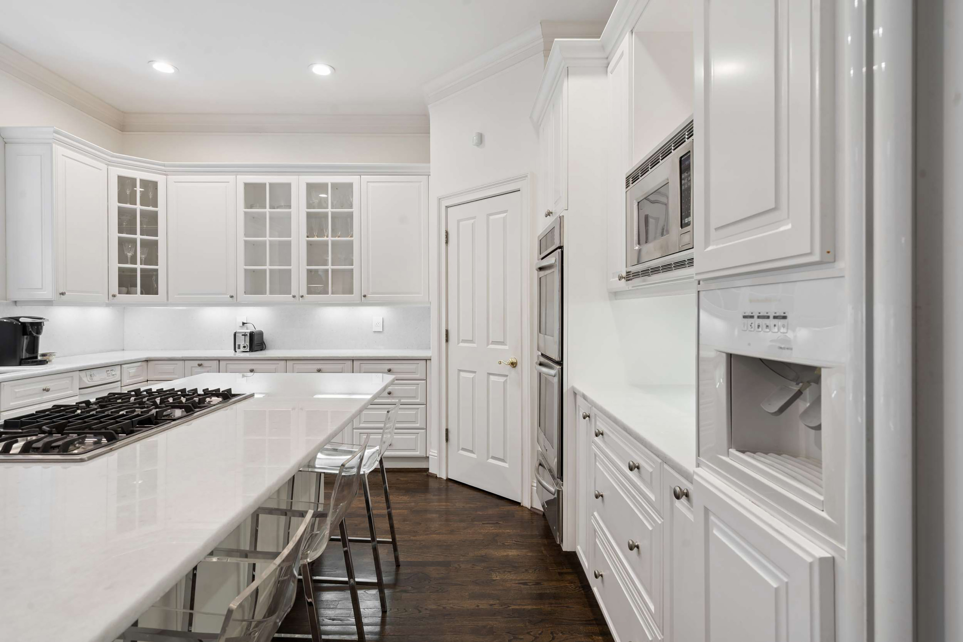  Incredible Opportunity to Live in a Quiet Gated Brookhaven Community - 物件實景