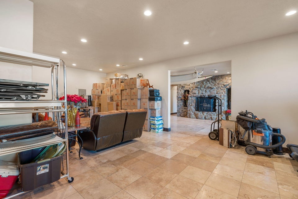 New Harmony, Utah, 84757, United States, 5 Bedrooms Bedrooms, ,6 BathroomsBathrooms,Residential,For Sale,2000791