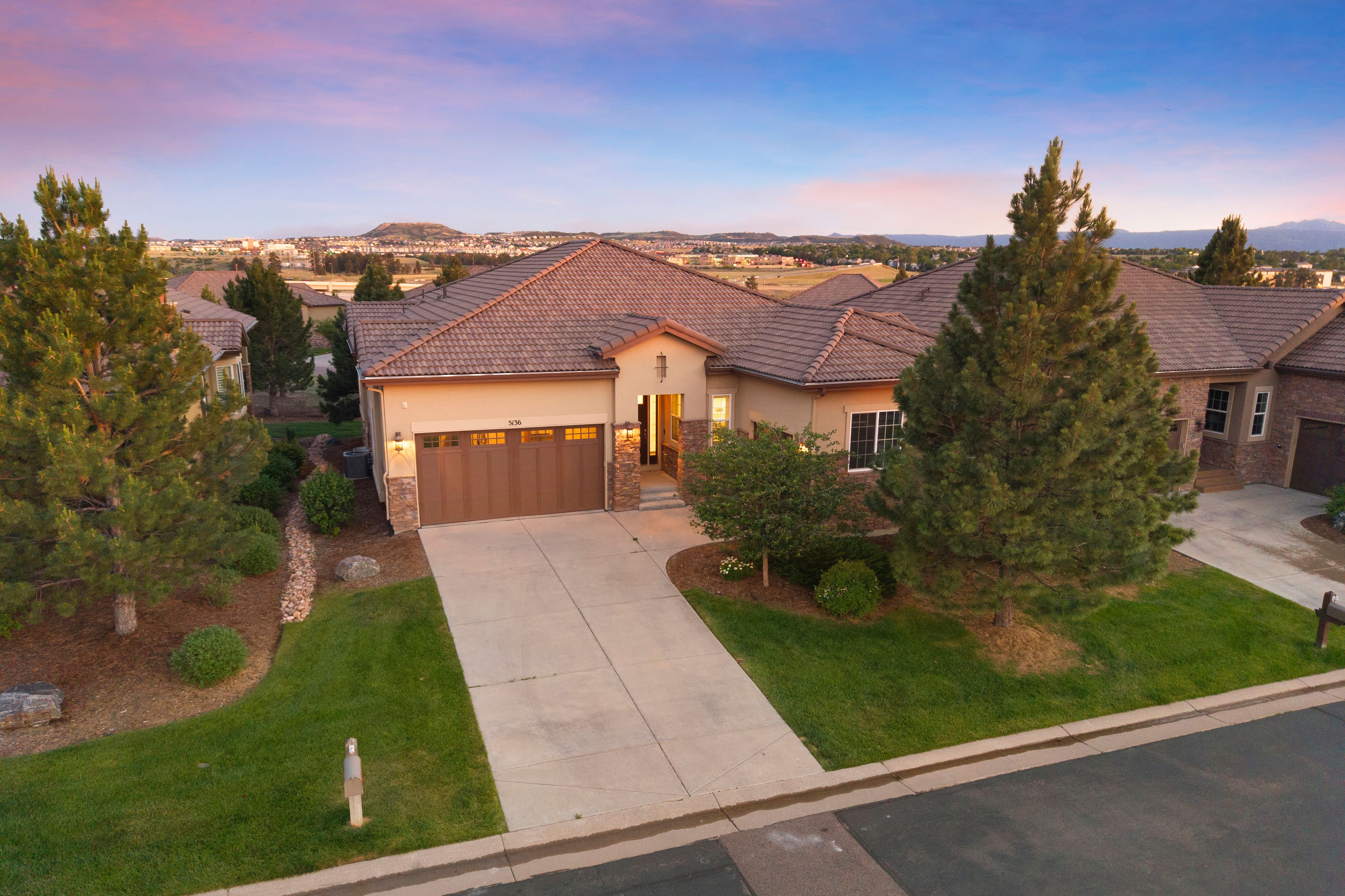  Detached Quiet Main-Floor Living in the Village at Castle Pines - 物件實景