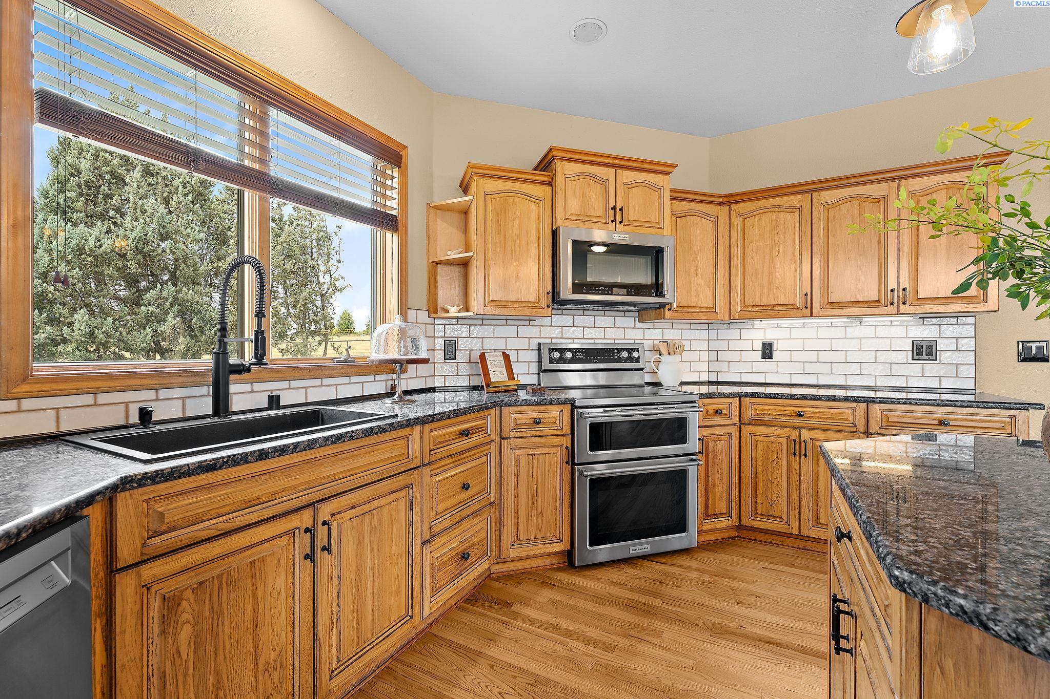 West Richland, Washington, 99353, United States, 5 Bedrooms Bedrooms, ,3 BathroomsBathrooms,Residential,For Sale,1906859