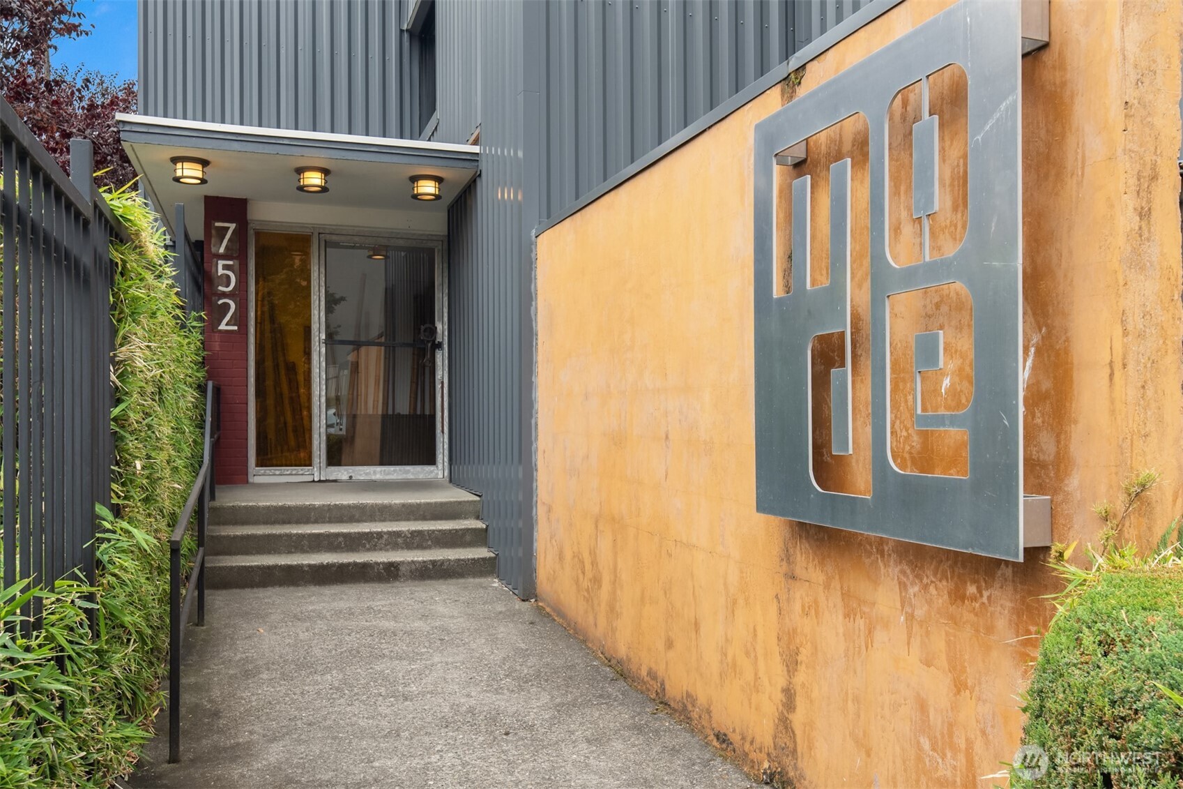 Seattle, Washington, 98102, United States, 2 Bedrooms Bedrooms, ,2 BathroomsBathrooms,Residential,For Sale,2001623