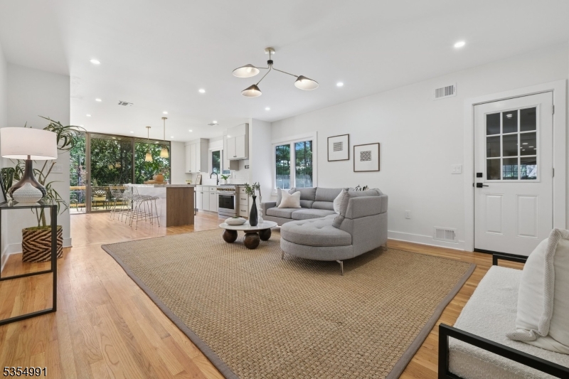 South Orange Village Twp., New Jersey, 07079, United States, 5 Bedrooms Bedrooms, ,4 BathroomsBathrooms,Residential,For Sale,1940447