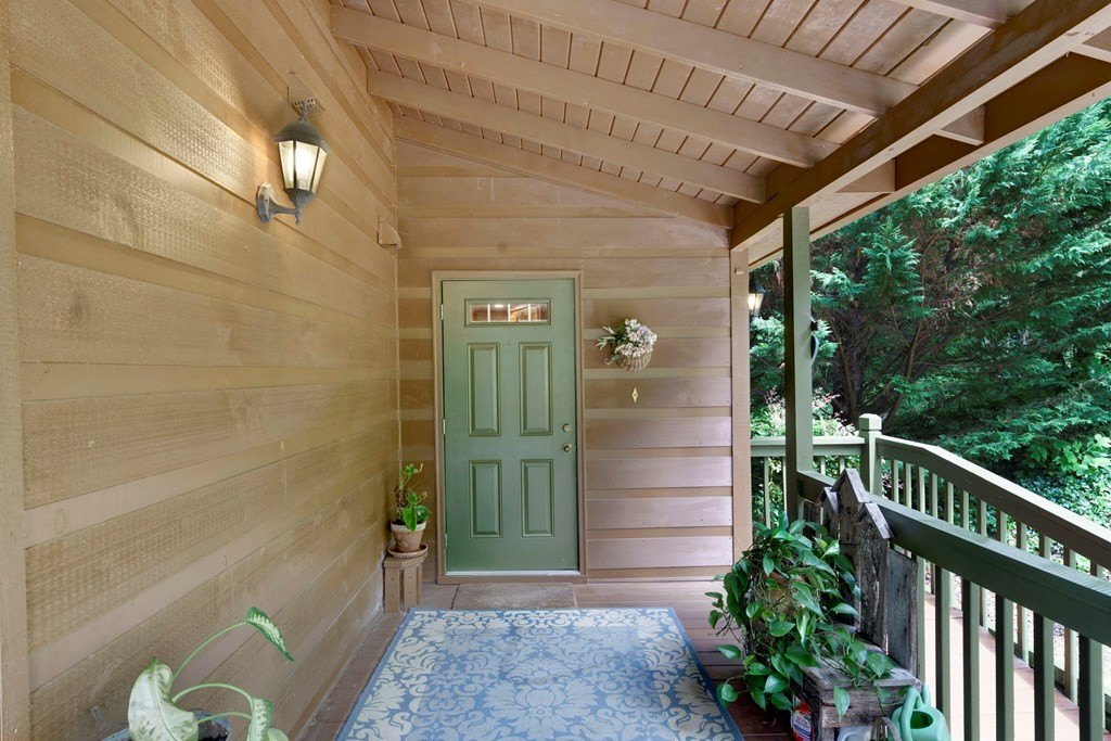 Hiawassee, Georgia, 30546, United States, 2 Bedrooms Bedrooms, ,3 BathroomsBathrooms,Residential,For Sale,1920293