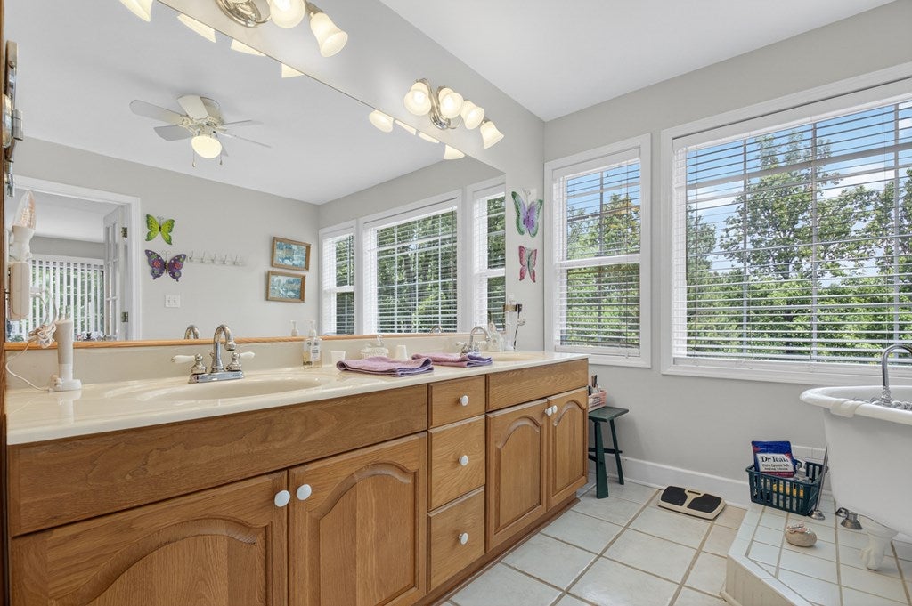 Talking Rock, Georgia, 30175, United States, 5 Bedrooms Bedrooms, ,4 BathroomsBathrooms,Residential,For Sale,1848832