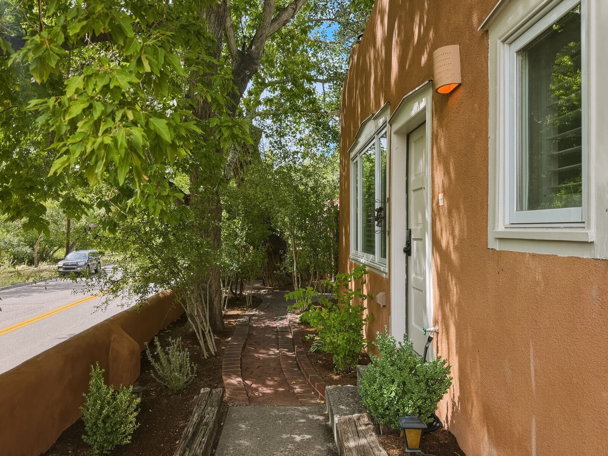  701 E. Alameda #4 - 物件實景