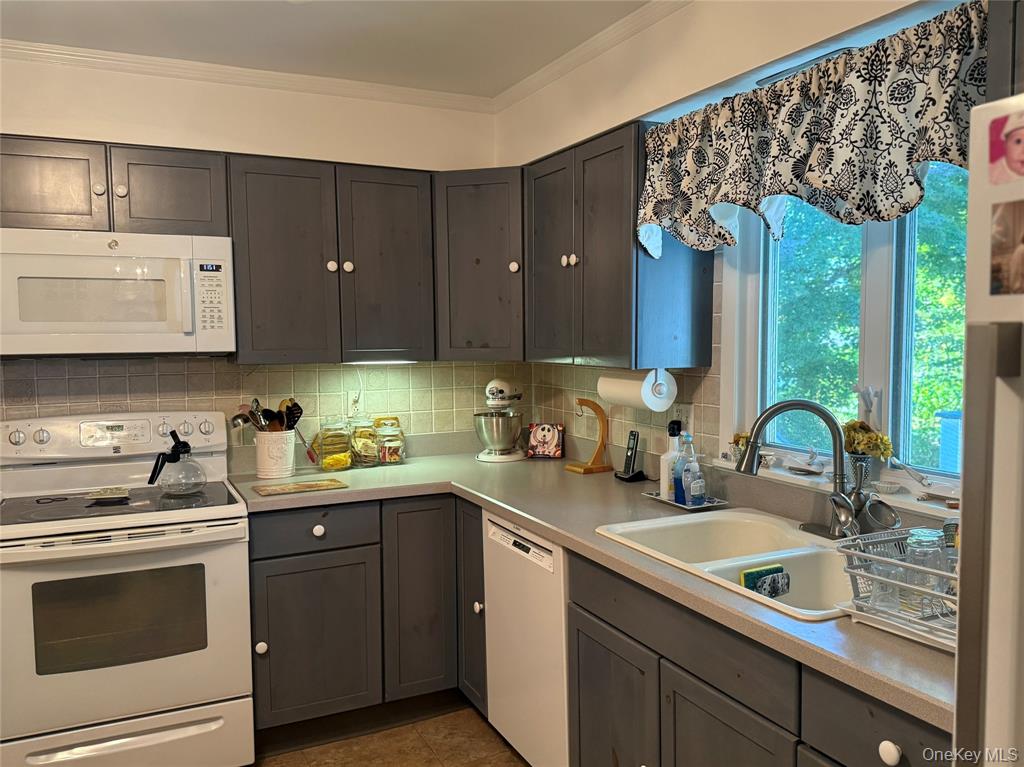 Wappingers Falls, New York, 12590, United States, 3 Bedrooms Bedrooms, ,2 BathroomsBathrooms,Residential,For Sale,1978823