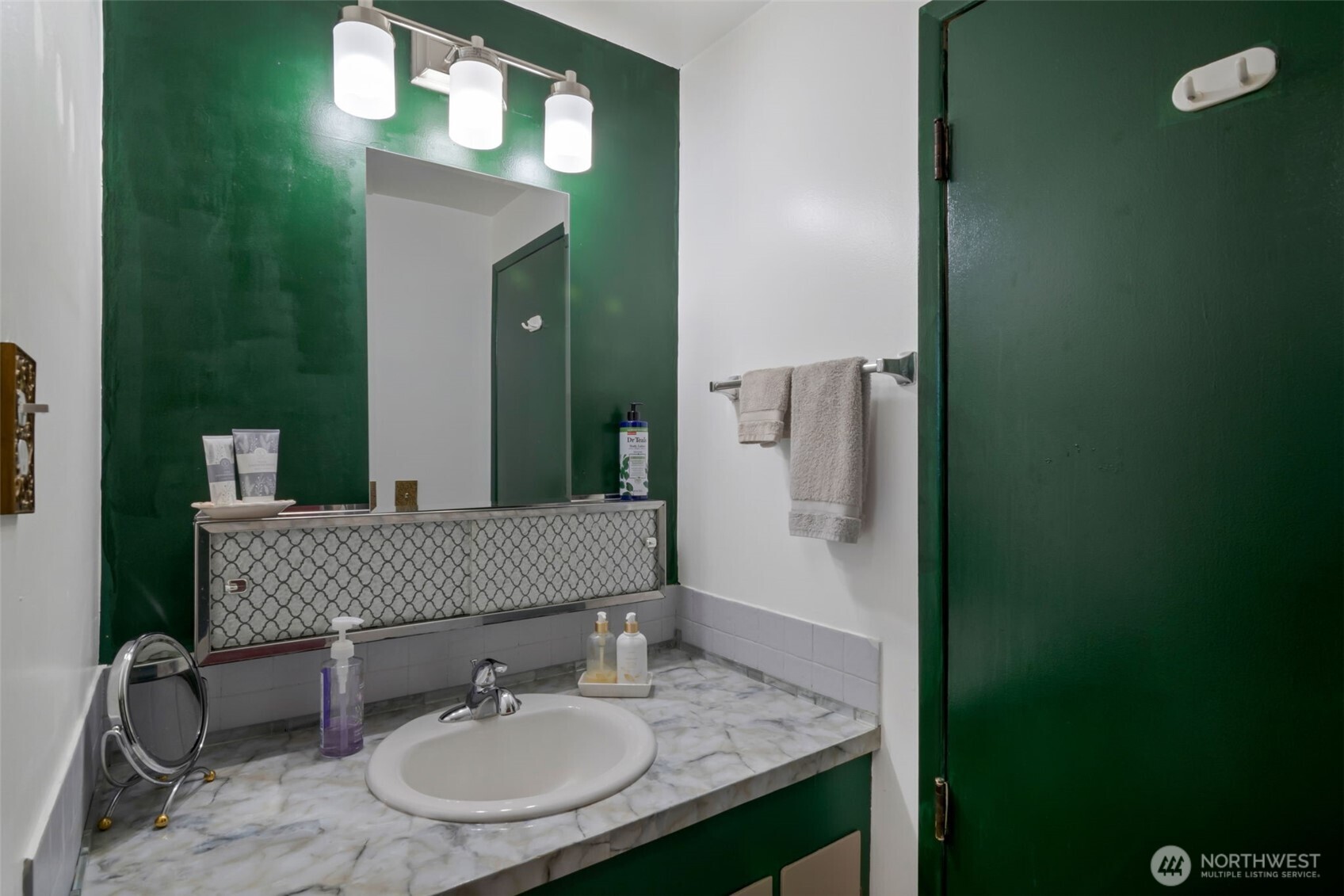 Oak Harbor, Washington, 98277, United States, 4 Bedrooms Bedrooms, ,1 BathroomBathrooms,Residential,For Sale,1931511