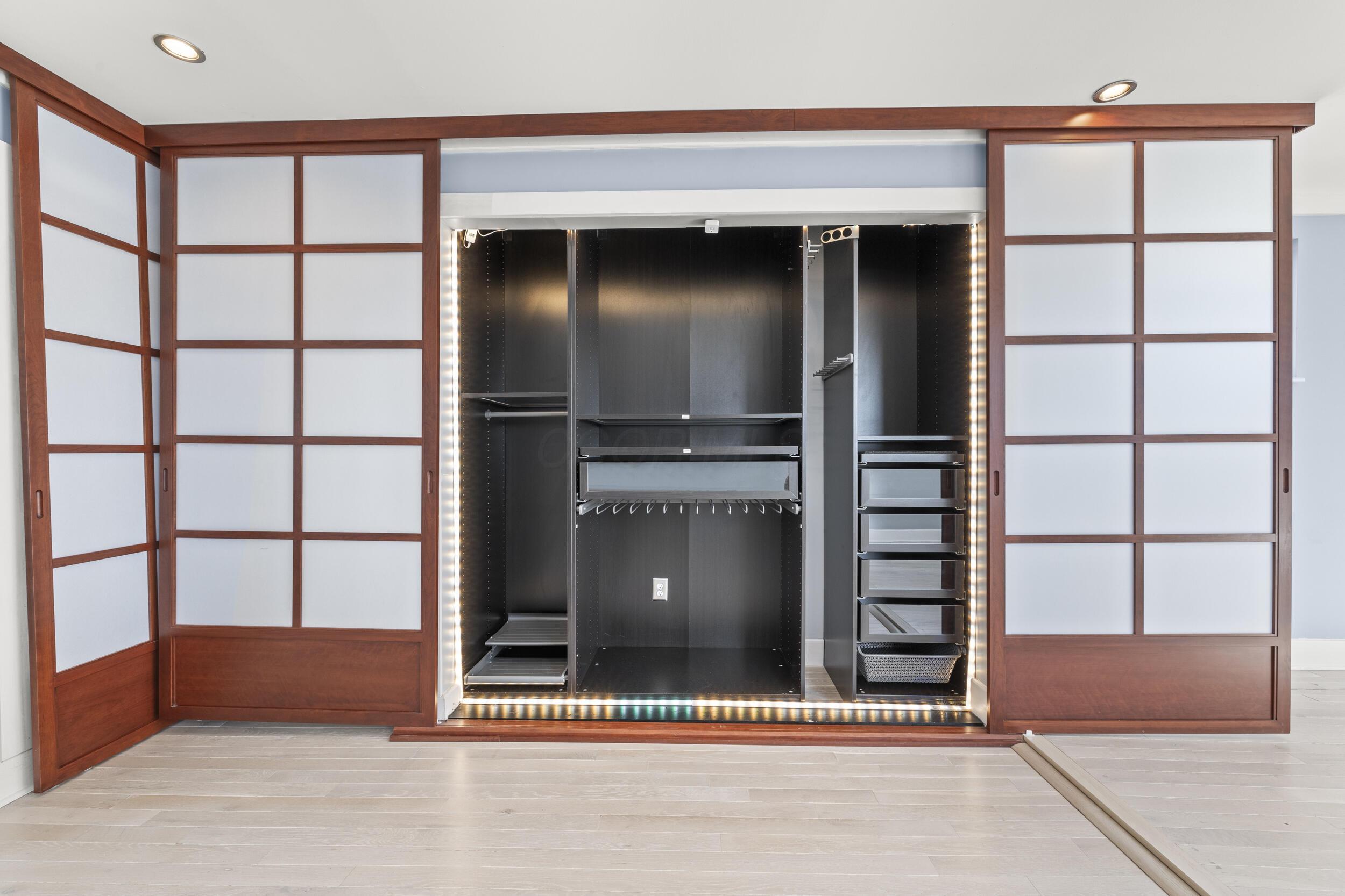 Columbus, Ohio, 43205, United States, 4 Bedrooms Bedrooms, ,4 BathroomsBathrooms,Residential,For Sale,2000888