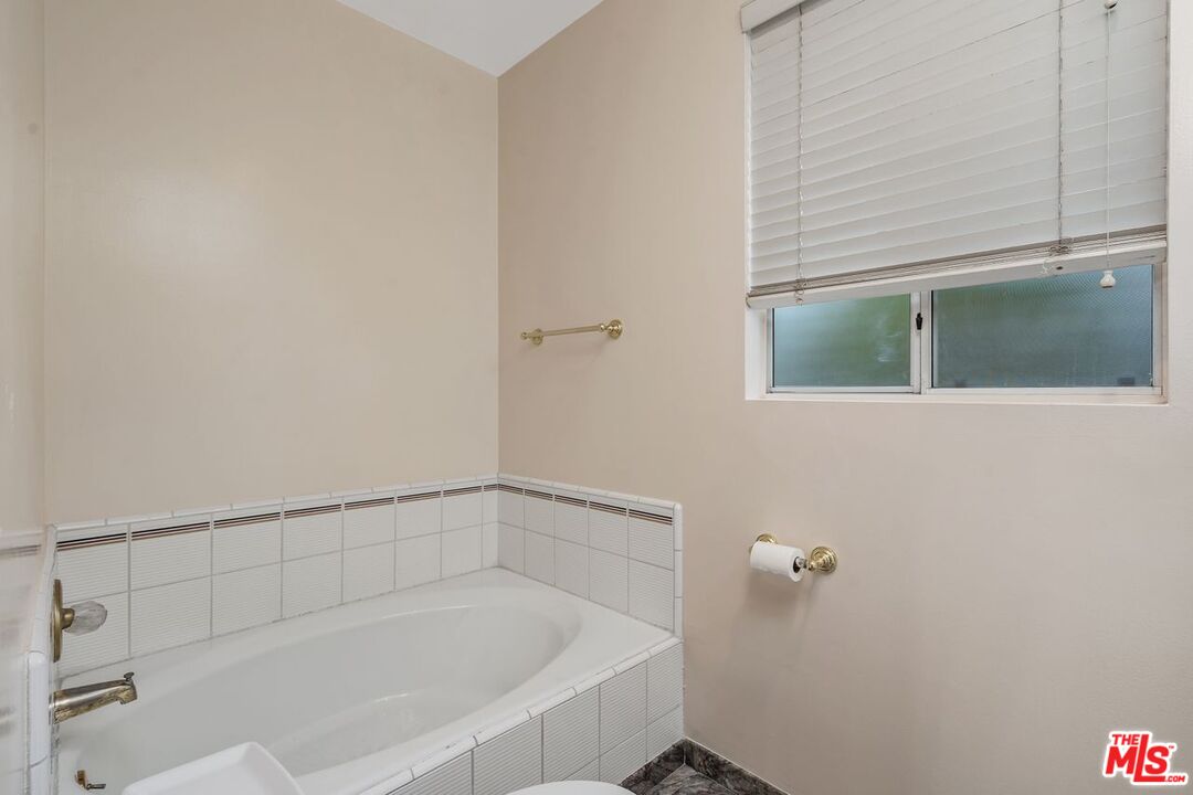 Los Angeles, California, 90024, United States, 2 Bedrooms Bedrooms, ,2 BathroomsBathrooms,Residential,For Sale,1876383
