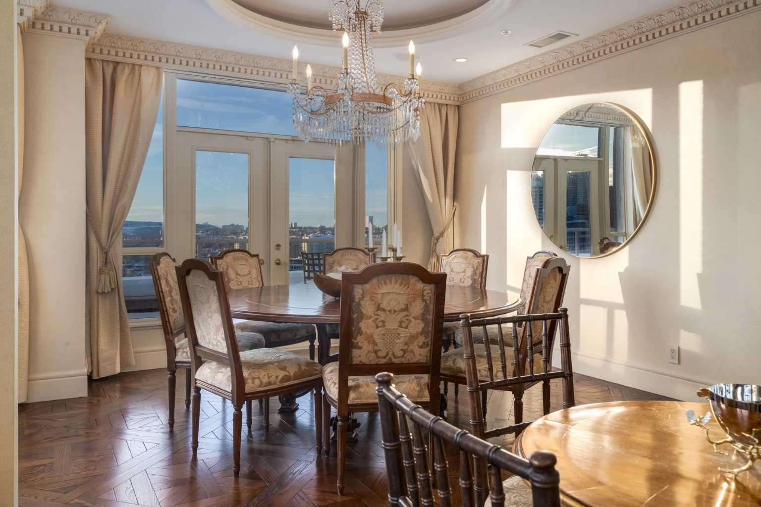 CALGARY, Alberta, T2P 5J9, CA, 2 Bedrooms Bedrooms, ,6 BathroomsBathrooms,Residential,For Sale,1987671