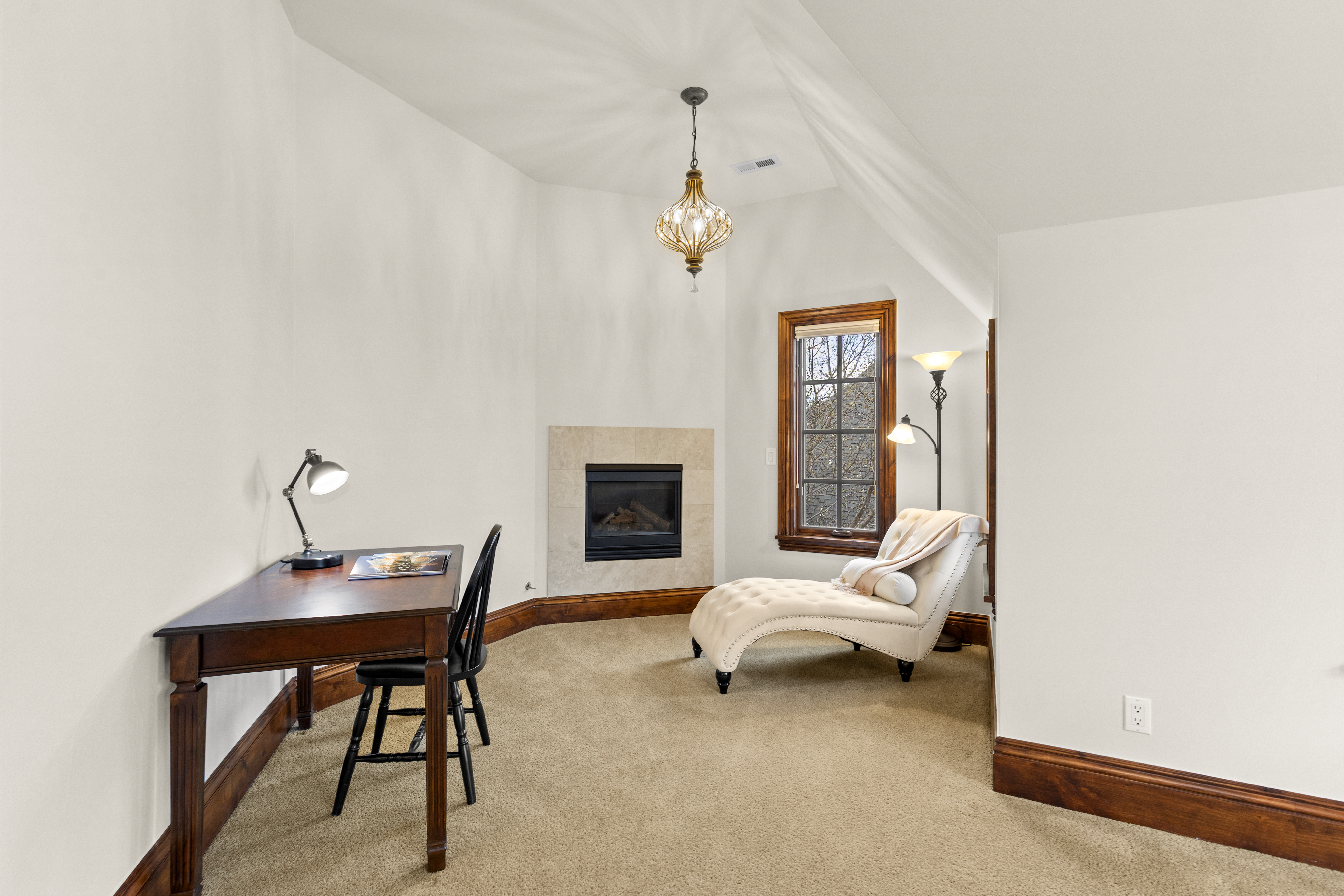  LUXURY LIVING IN LOWRY TIMELESS ENGLISH TUDOR EXPANSIVE LOT ON 6TH AVENUE PKWY - 物件實景