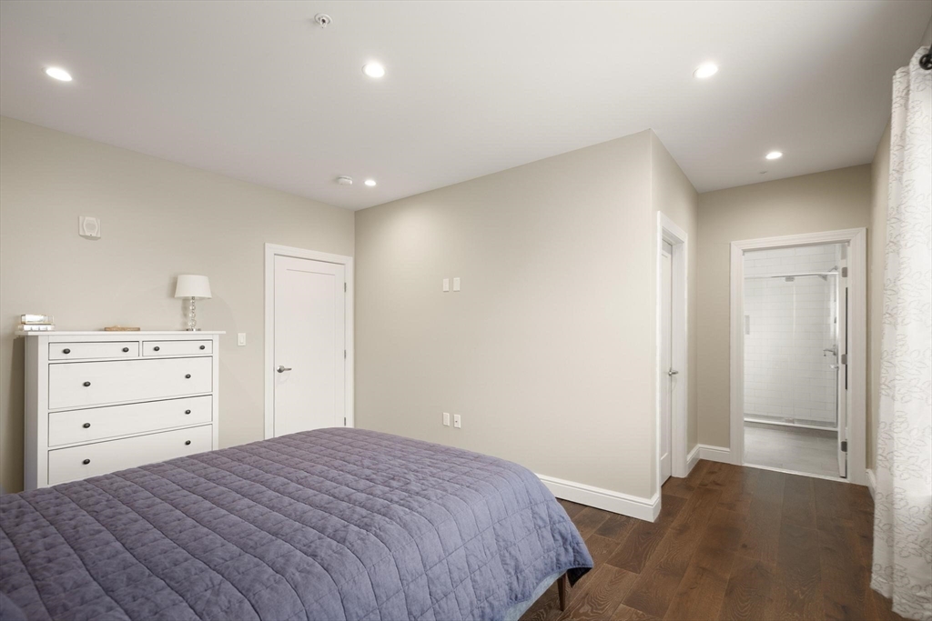 Wakefield, Massachusetts, 01880, United States, 2 Bedrooms Bedrooms, ,2 BathroomsBathrooms,Residential,For Sale,2040017