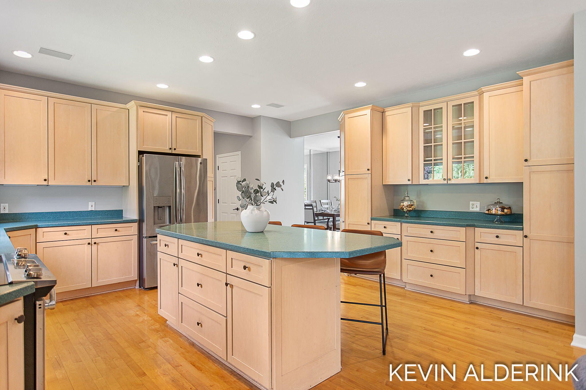 Holland, Michigan, 49423, United States, 5 Bedrooms Bedrooms, ,6 BathroomsBathrooms,Residential,For Sale,1908237