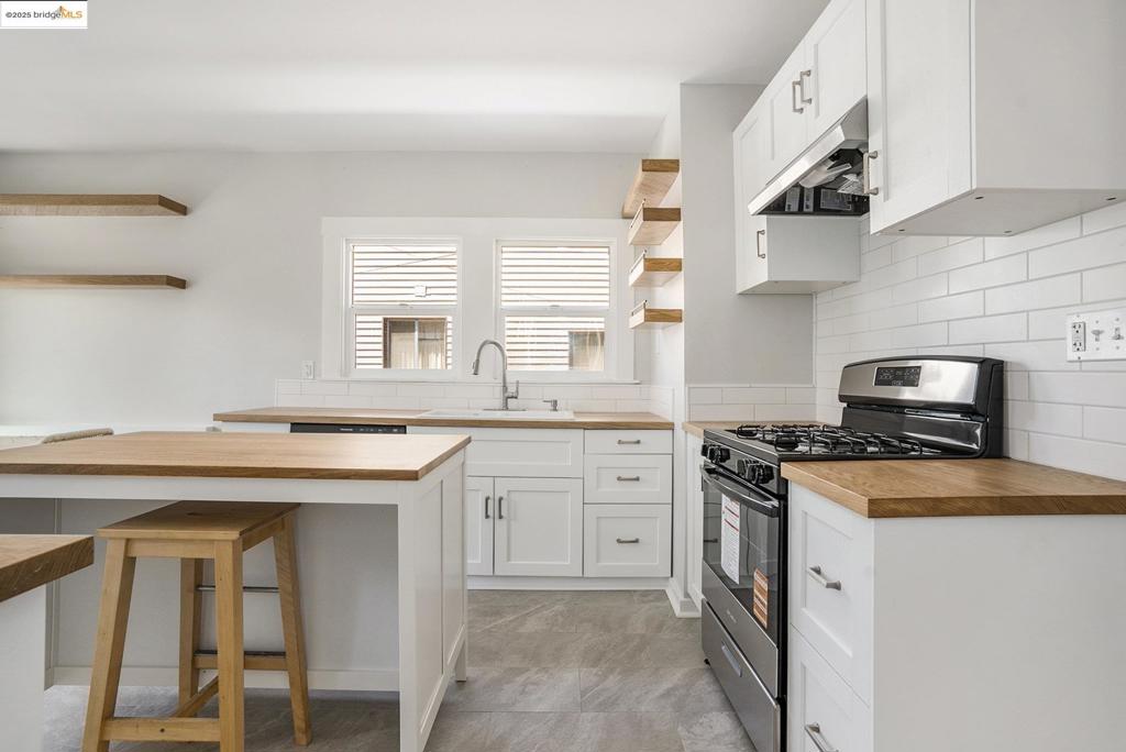 Berkeley, California, 94702, United States, 2 Bedrooms Bedrooms, ,1 BathroomBathrooms,Residential,For Sale,1921727