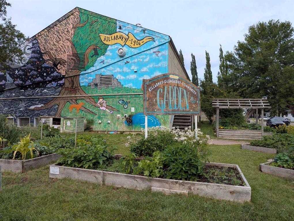 CALGARY, Alberta, T3E 2V9, CA, 4 Bedrooms Bedrooms, ,5 BathroomsBathrooms,Residential,For Sale,1987514