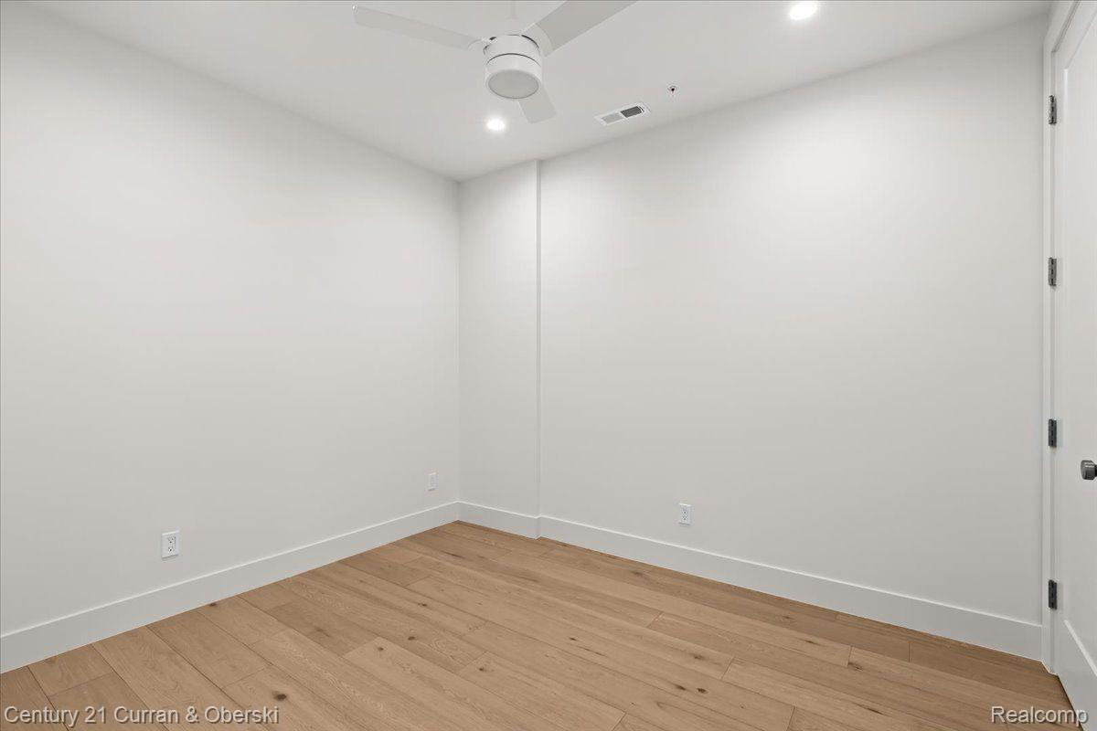 Northville, Michigan, 48167, United States, 2 Bedrooms Bedrooms, ,2 BathroomsBathrooms,Residential,For Sale,1701304