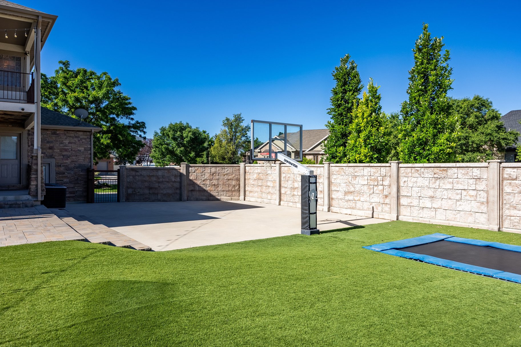  Newly Updated Home with Pool, Lazy River & Detached Garage - 物件實景
