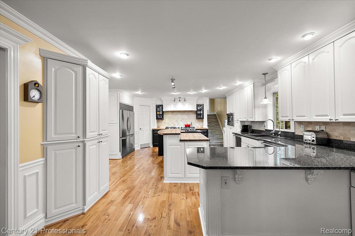 Clarkston, Michigan, 48346, United States, 4 Bedrooms Bedrooms, ,7 BathroomsBathrooms,Residential,For Sale,2048841