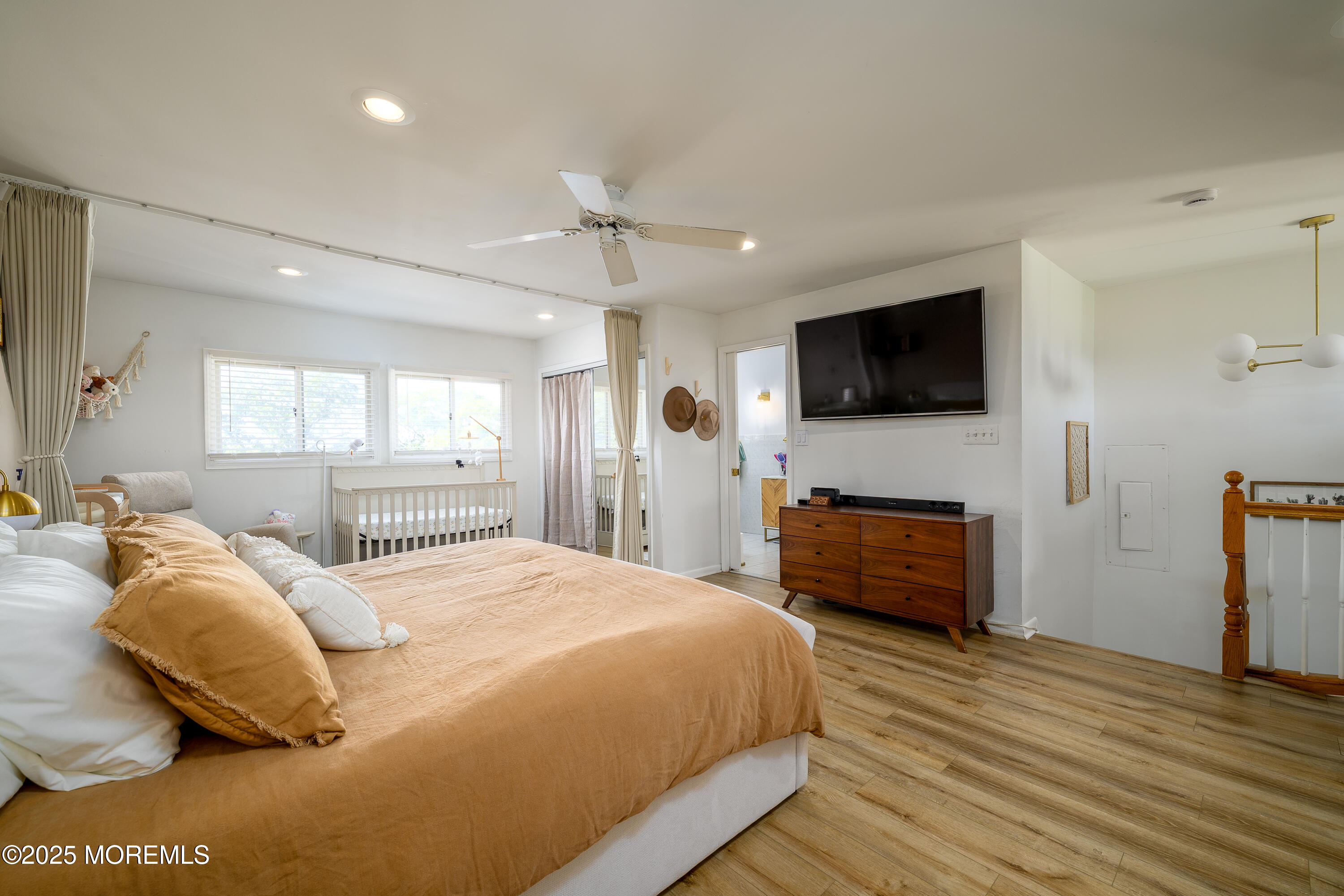 Red Bank, New Jersey, 07701, United States, 2 Bedrooms Bedrooms, ,3 BathroomsBathrooms,Residential,For Sale,1970602