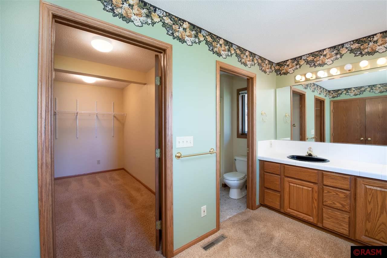 Lake Crystal, Minnesota, 56055, United States, 4 Bedrooms Bedrooms, ,3 BathroomsBathrooms,Residential,For Sale,1798331