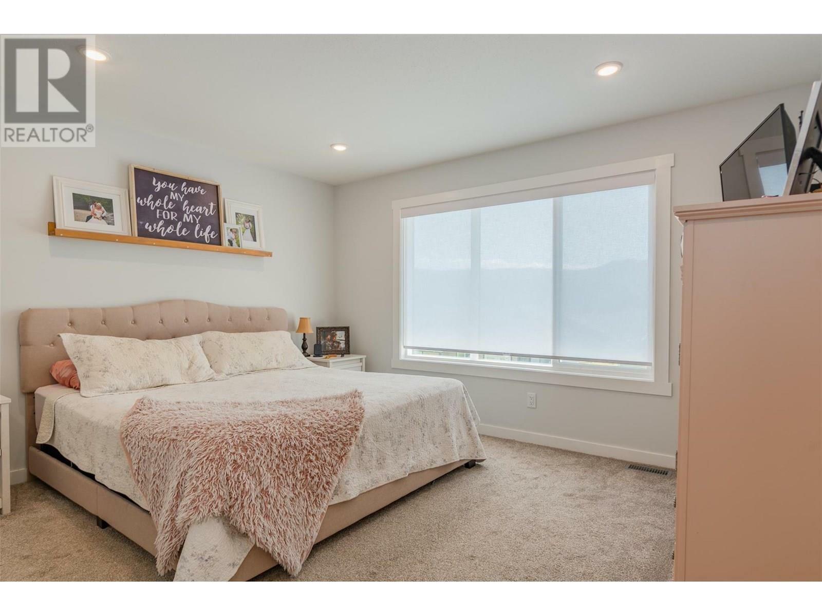 CASTLEGAR, British Columbia, V1N 4X8, CA, 6 Bedrooms Bedrooms, ,3 BathroomsBathrooms,Residential,For Sale,1883021