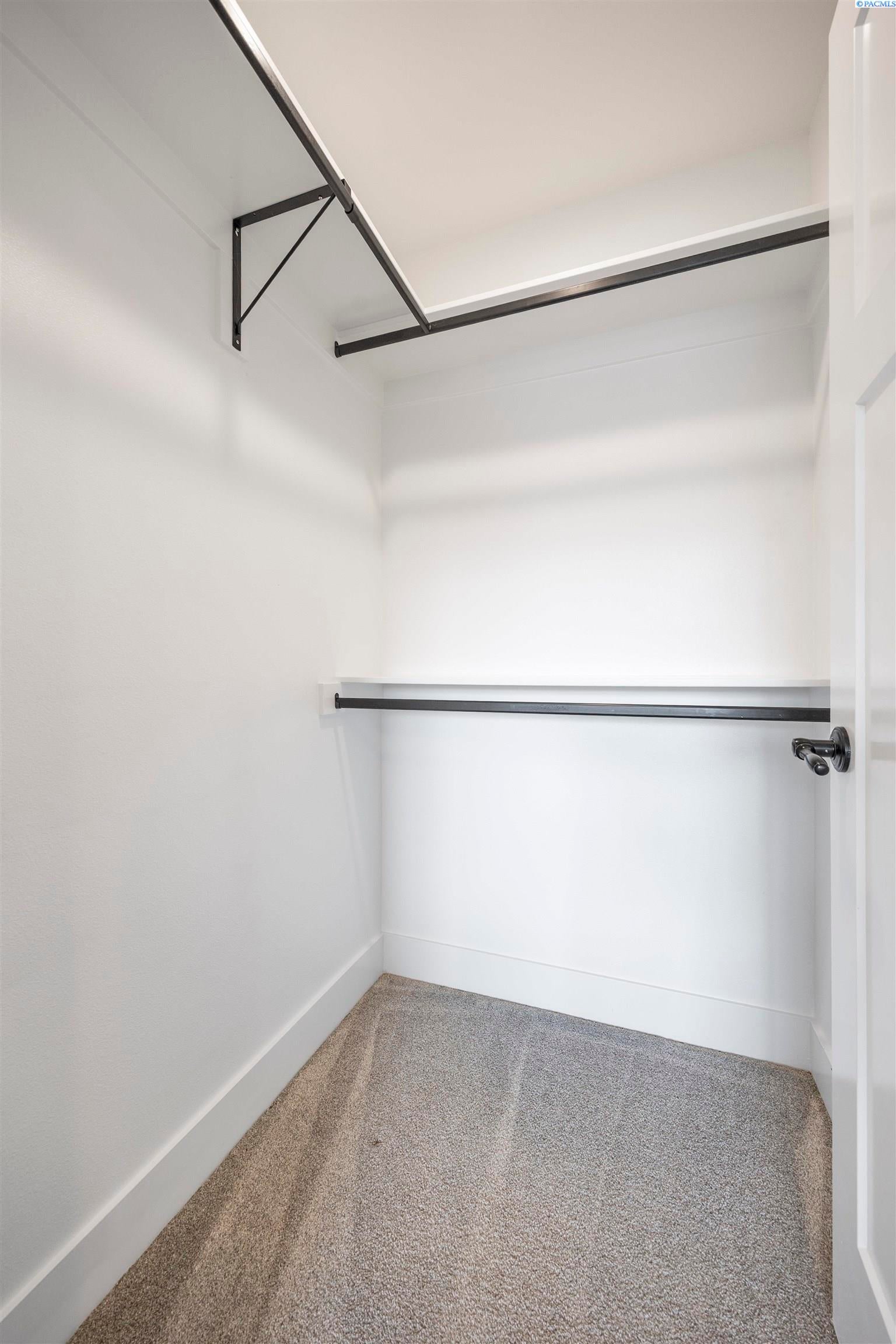 Grandview, Washington, 98930, United States, 5 Bedrooms Bedrooms, ,3 BathroomsBathrooms,Residential,For Sale,1988632