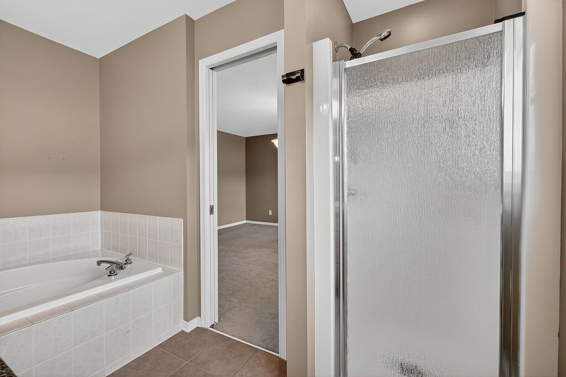 Ottawa, Ontario, K2W1E1, CA, 3 Bedrooms Bedrooms, ,3 BathroomsBathrooms,Residential,For Sale,1995671