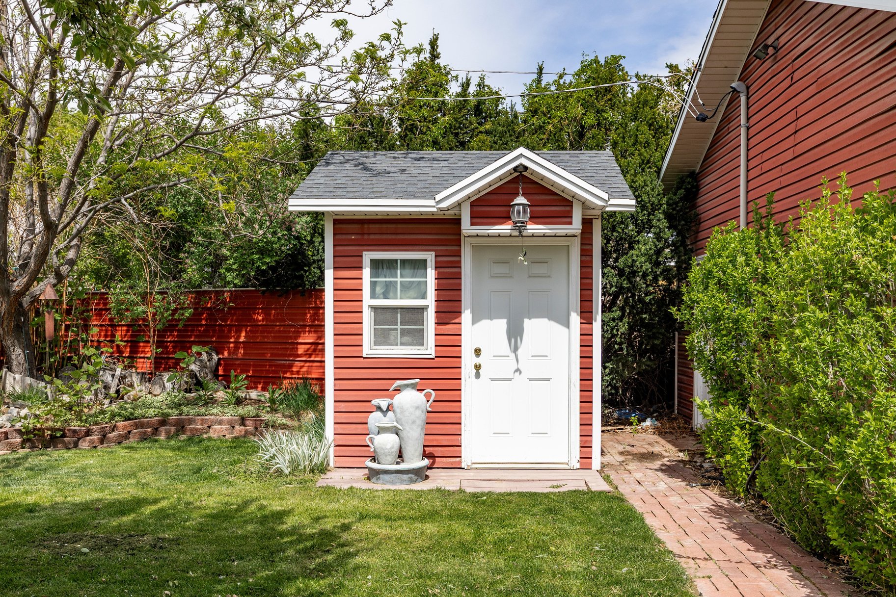  Charming Home with Detached Garage - 物件實景